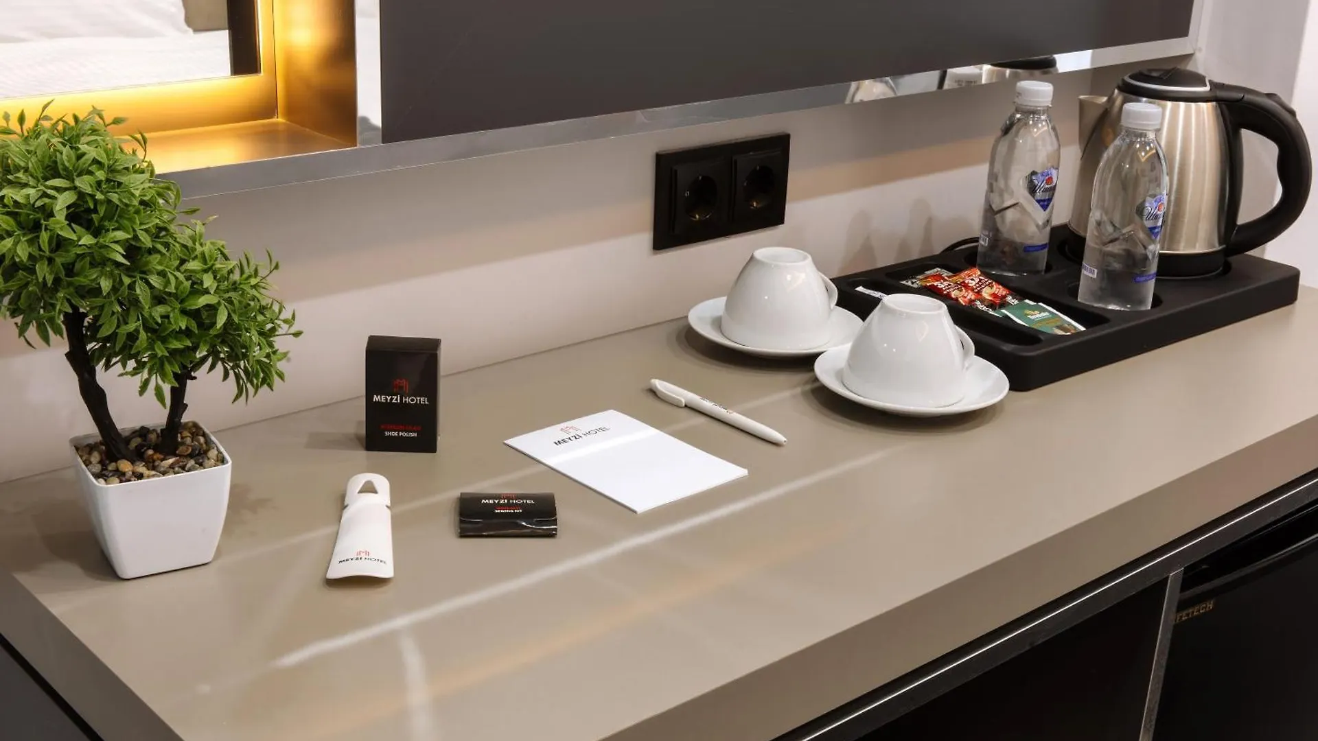 Meyzi Hotel Istanboel