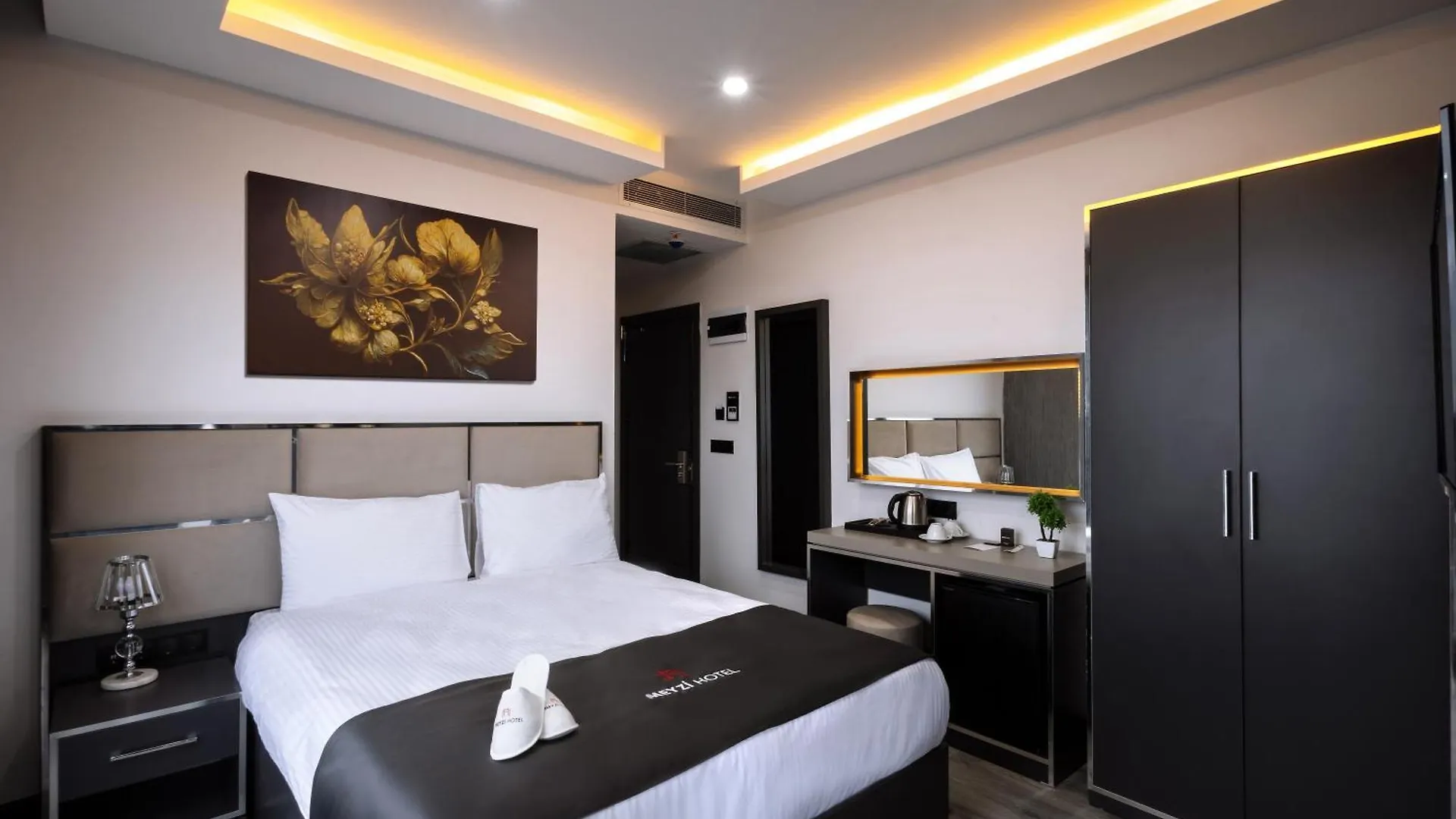 Meyzi Hotel Istanboel